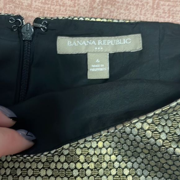 Gold, gorgeous holiday skirt! Zips up in the back. - Picture 3 of 5